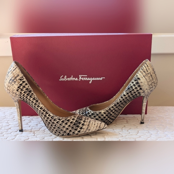 Salvtore Ferragamo Animal Print Leather Pumps Size 7 - Picture 2 of 6